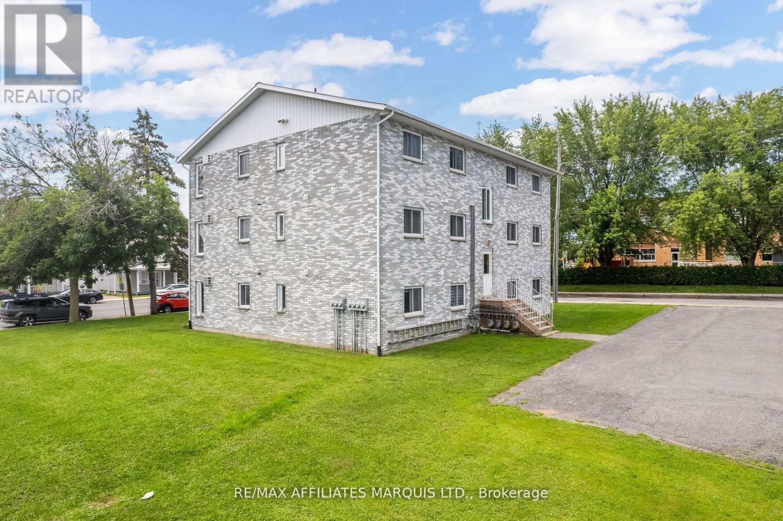35 Lochiel Street E, North Glengarry, Ontario  K0C 1A0 - Photo 8 - X12422217