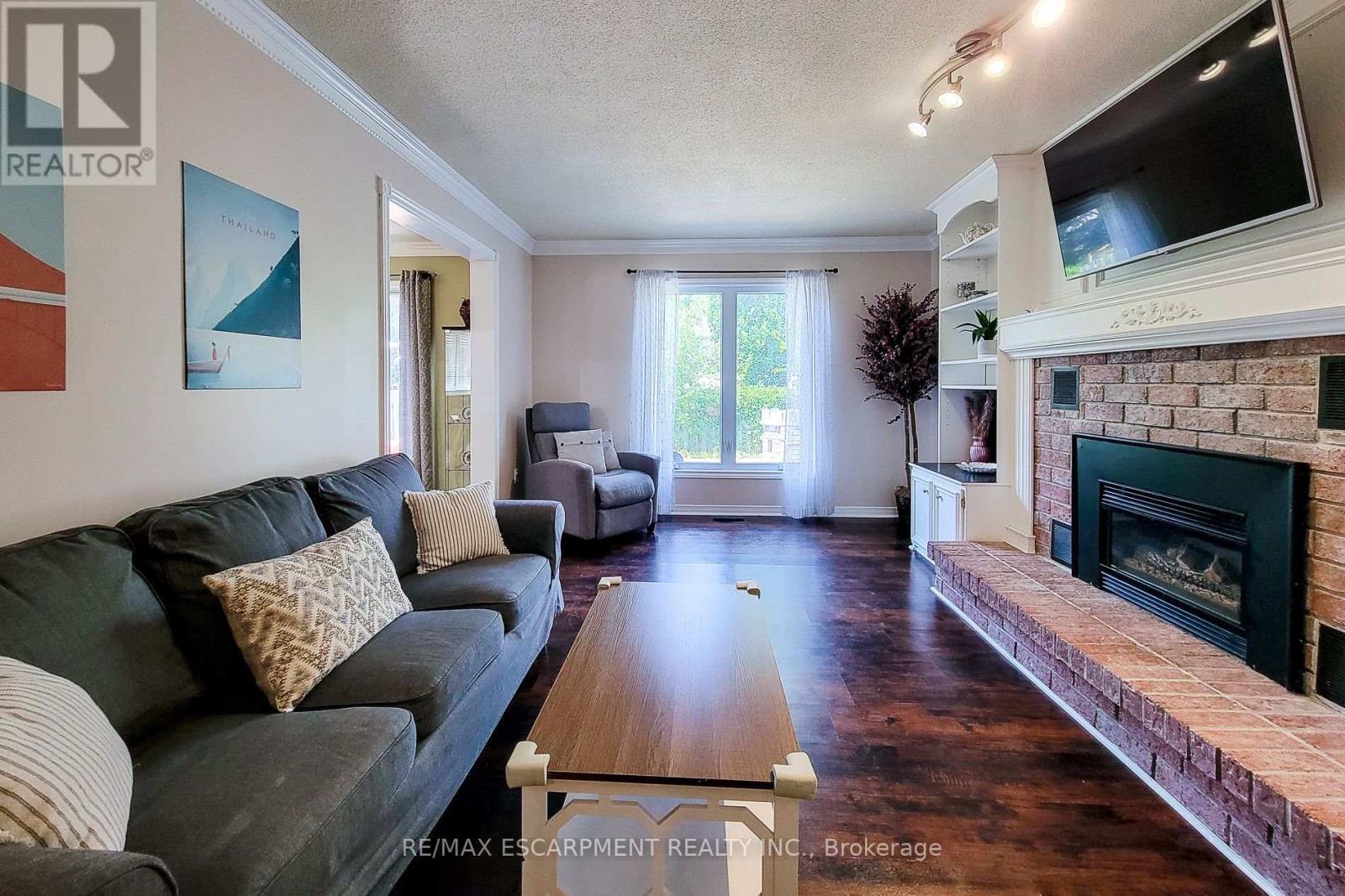76 Baxter Crescent, Thorold, Ontario  L2V 4R6 - Photo 9 - X12422151