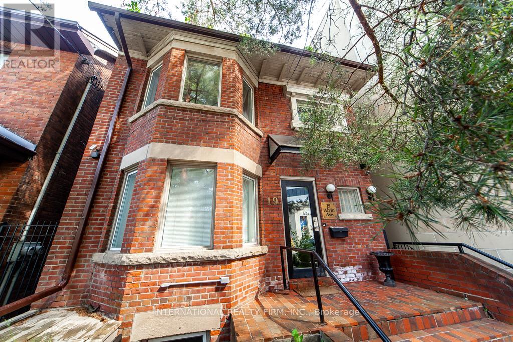 19 Alvin Avenue, Toronto, Ontario  M4T 2A7 - Photo 1 - C12422199