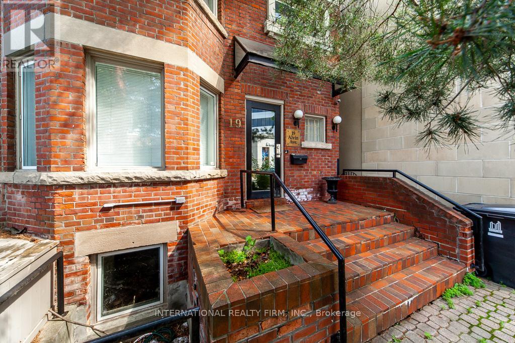 19 Alvin Avenue, Toronto, Ontario  M4T 2A7 - Photo 2 - C12422199