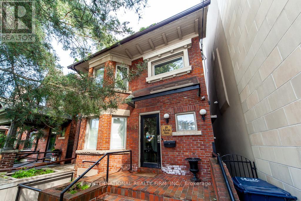 19 Alvin Avenue, Toronto, Ontario  M4T 2A7 - Photo 3 - C12422199