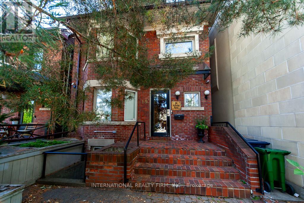 19 Alvin Avenue, Toronto, Ontario  M4T 2A7 - Photo 4 - C12422199