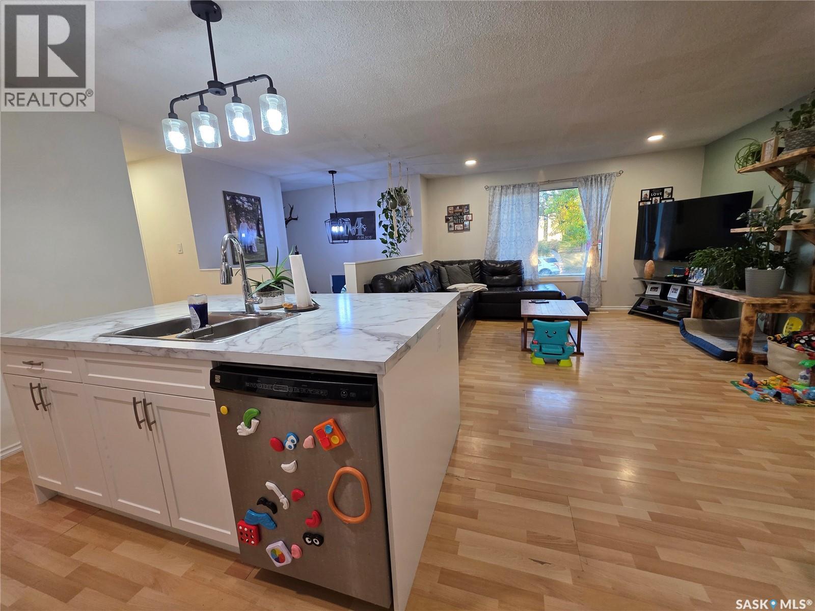 142 1st Avenue Sw, Swift Current, Saskatchewan  S9H 3H2 - Photo 8 - SK019118