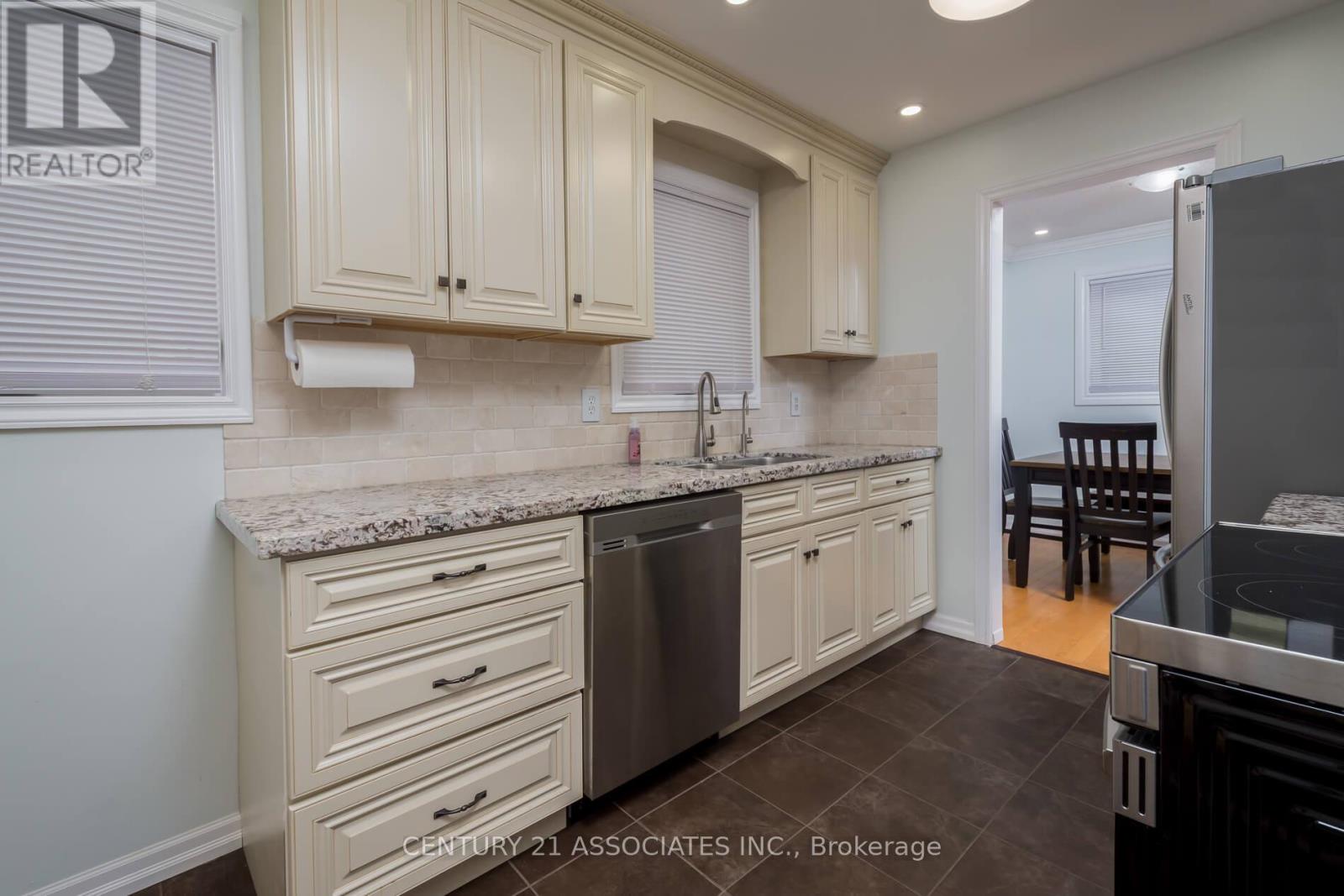 3158 Harris Crescent, Mississauga, Ontario  L5N 4Y5 - Photo 13 - W12421932