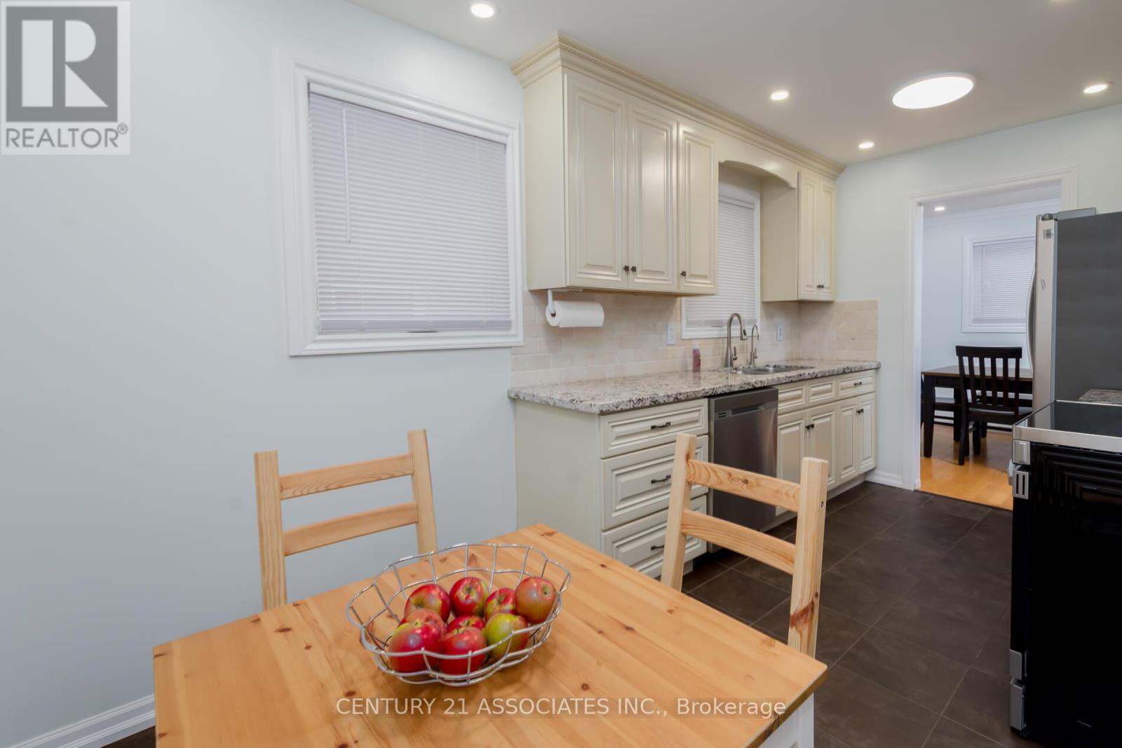 3158 Harris Crescent, Mississauga, Ontario  L5N 4Y5 - Photo 15 - W12421932