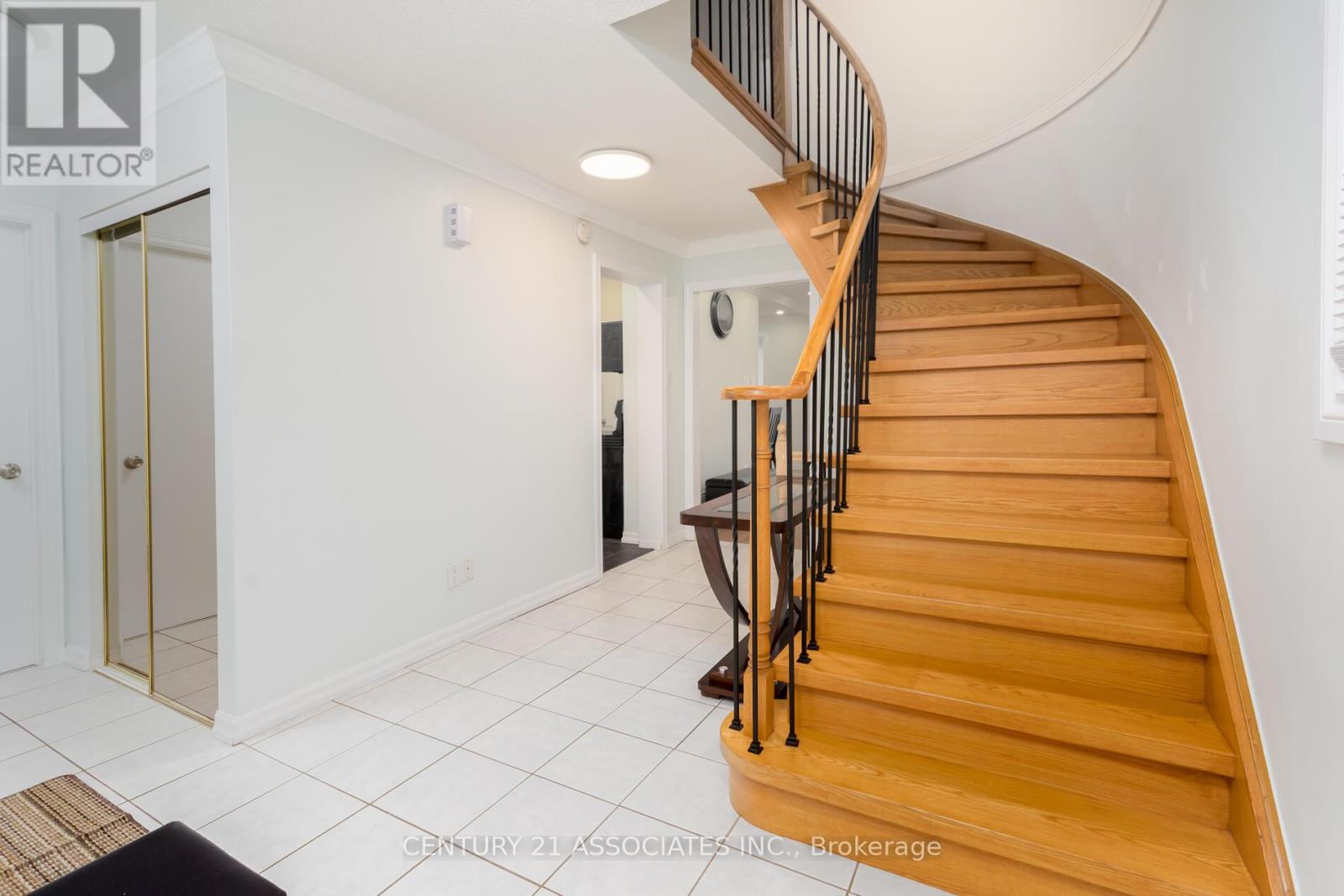 3158 Harris Crescent, Mississauga, Ontario  L5N 4Y5 - Photo 5 - W12421932