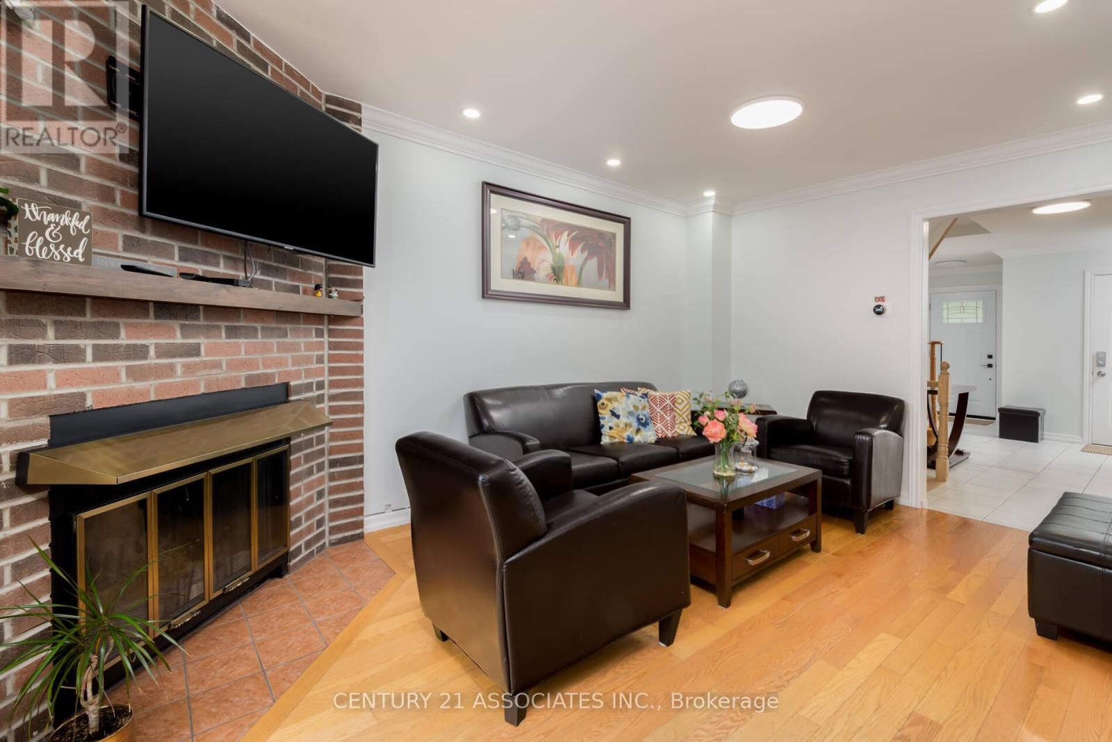 3158 Harris Crescent, Mississauga, Ontario  L5N 4Y5 - Photo 8 - W12421932