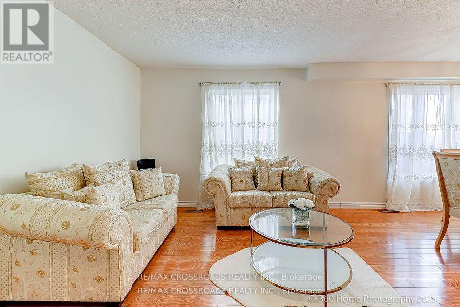 29 Billingsley Crescent, Markham, Ontario  L3S 4P2 - Photo 7 - N12422181