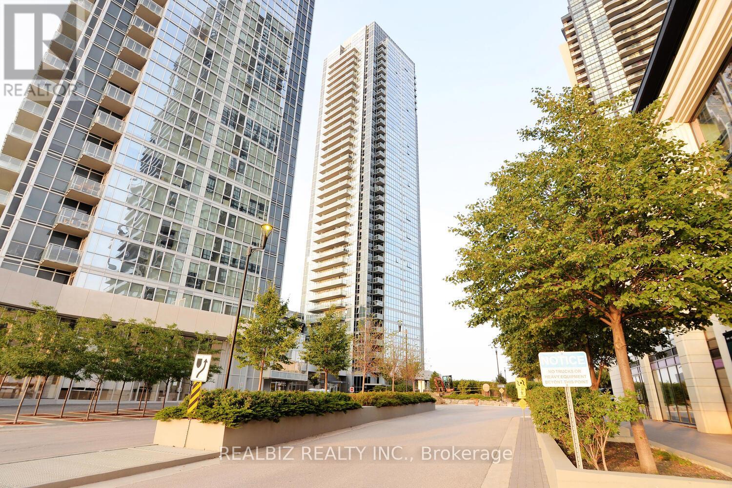 1605 - 2908 Highway 7 Road, Vaughan, Ontario  L4K 0K5 - Photo 2 - N12422194