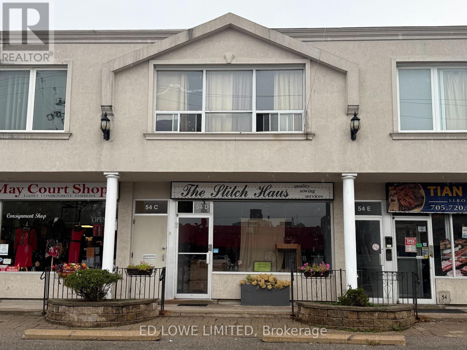 C & D - 54 Maple Avenue, Barrie (City Centre), Ontario  L4N 1R8 - Photo 2 - S12422208