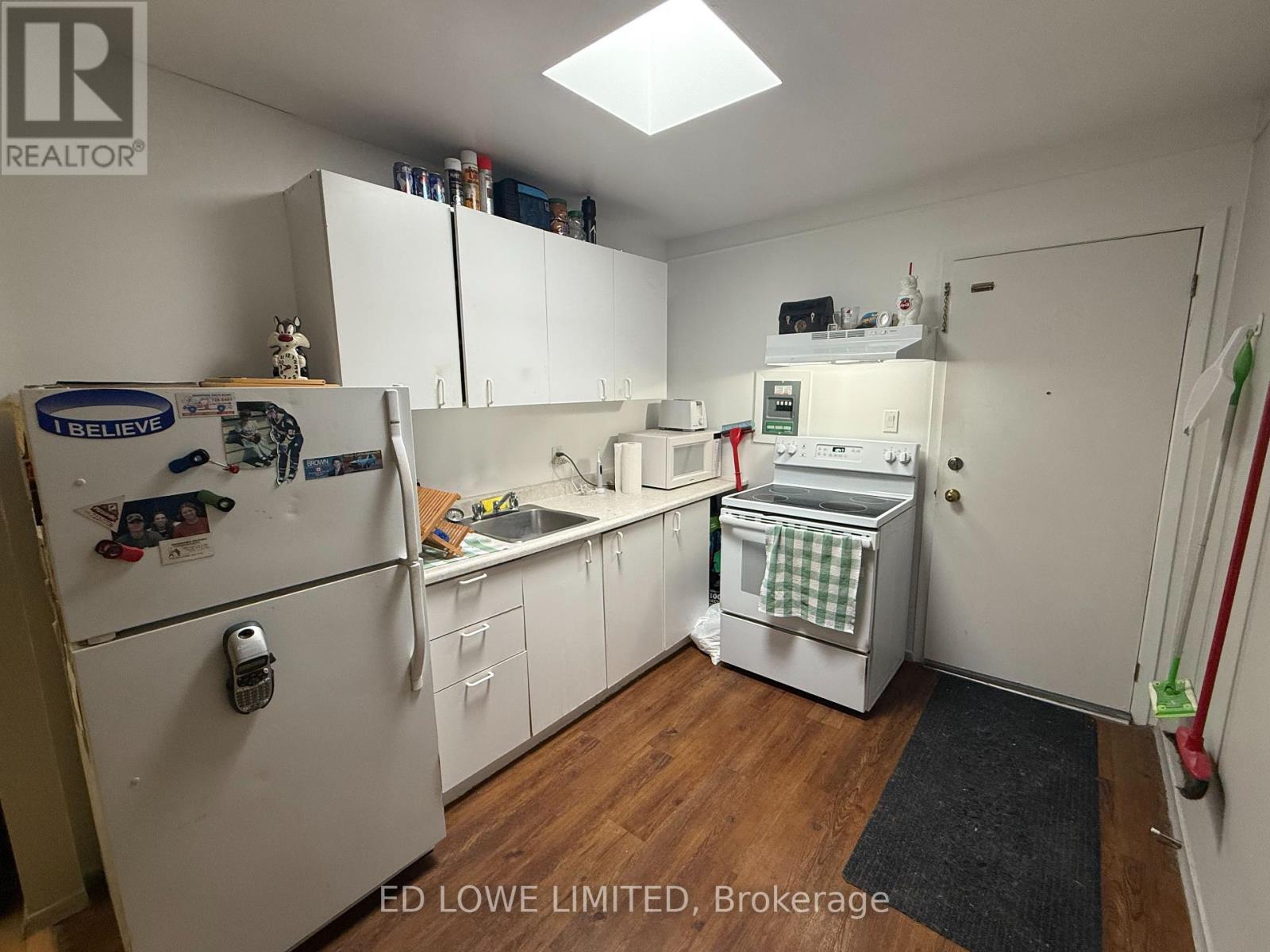 C & D - 54 Maple Avenue, Barrie (City Centre), Ontario  L4N 1R8 - Photo 24 - S12422208