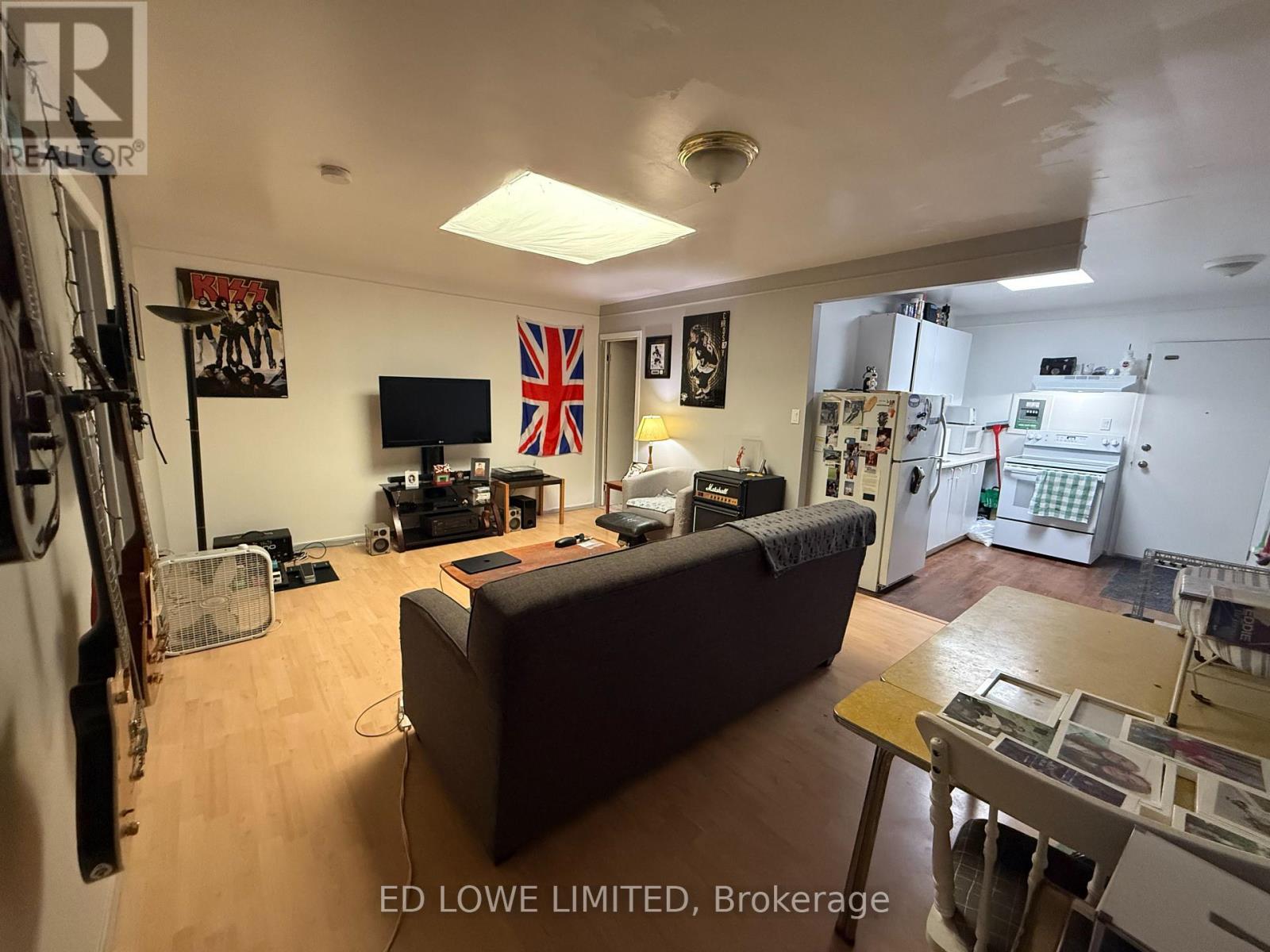 C & D - 54 Maple Avenue, Barrie (City Centre), Ontario  L4N 1R8 - Photo 28 - S12422208