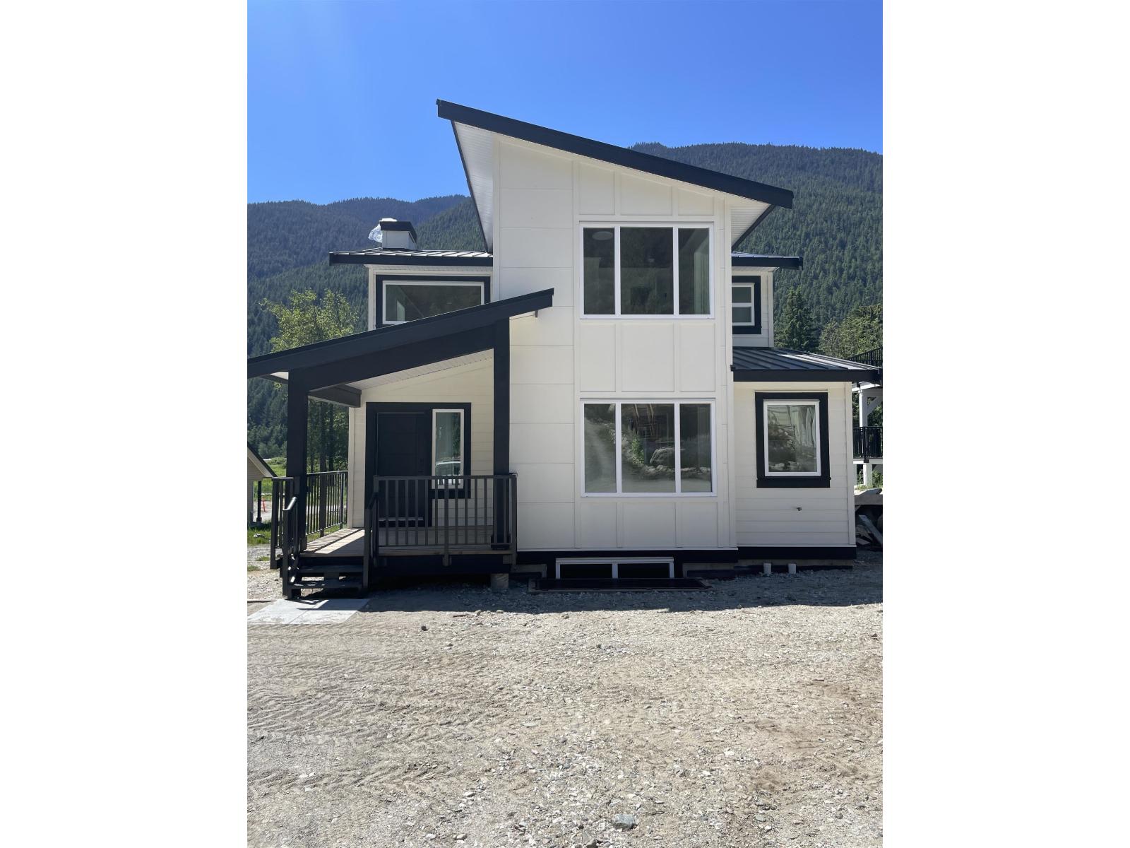 71423 Grove Boulevard, Sunshine Valley, Sunshine Valley, British Columbia  V0X 1L5 - Photo 3 - R3051276