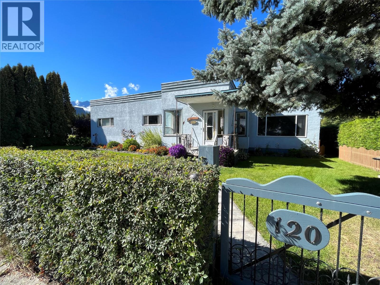 120 4th Avenue Nw, Nakusp, British Columbia  V0G 1R0 - Photo 1 - 10363796