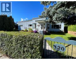 120 4th Avenue NW, nakusp, British Columbia