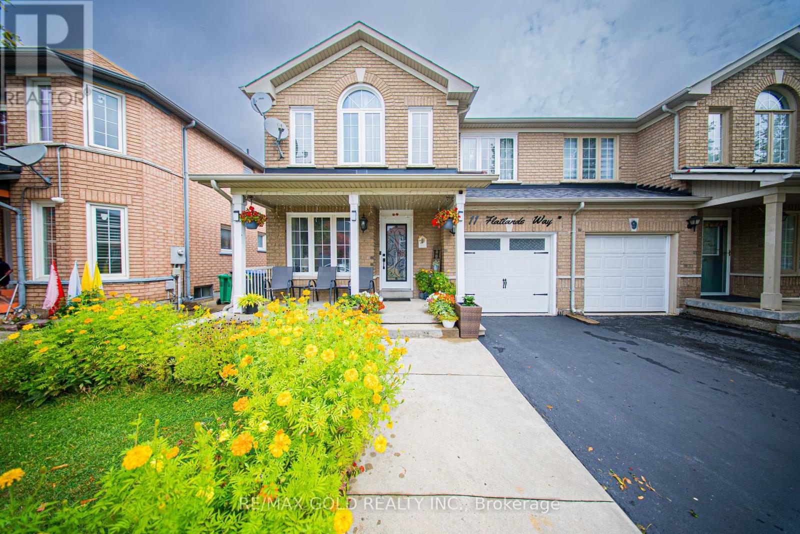 11 Flatlands Way, Brampton, Ontario  L6R 2B5 - Photo 1 - W12421393