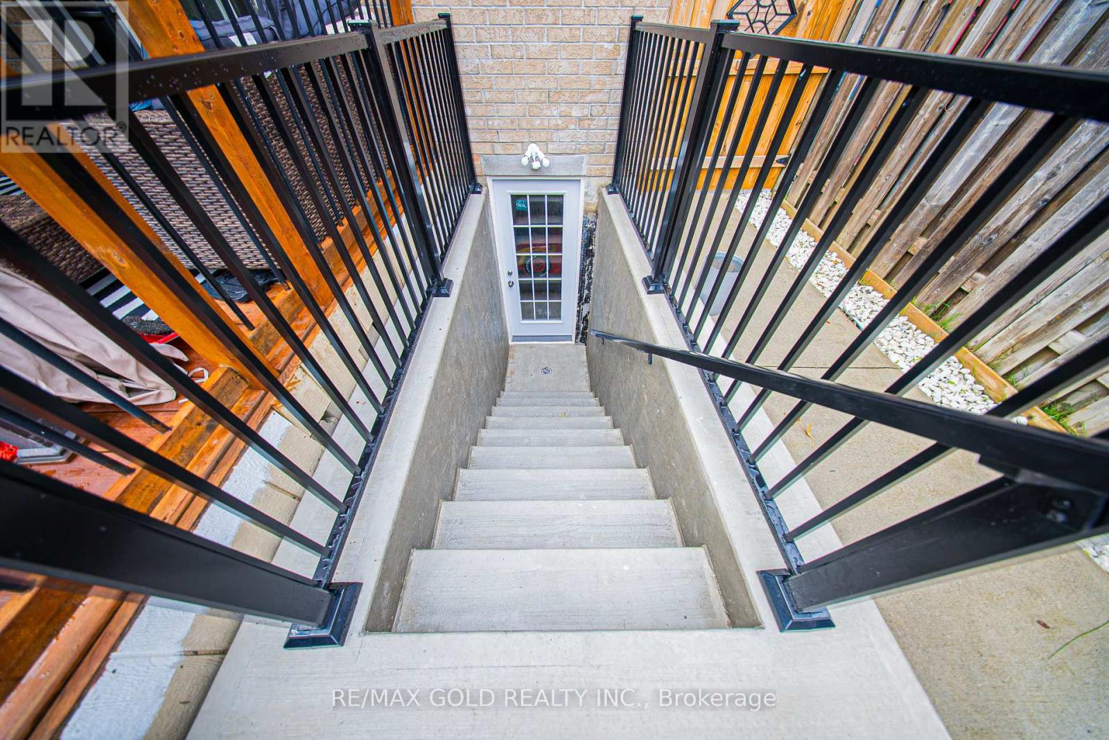 11 Flatlands Way, Brampton, Ontario  L6R 2B5 - Photo 18 - W12421393