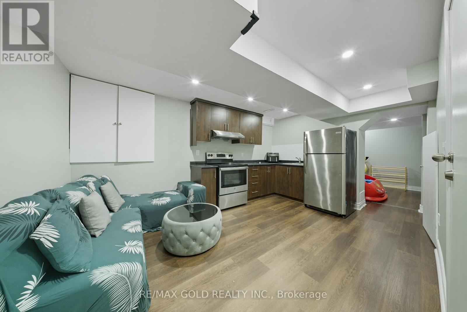 11 Flatlands Way, Brampton, Ontario  L6R 2B5 - Photo 19 - W12421393