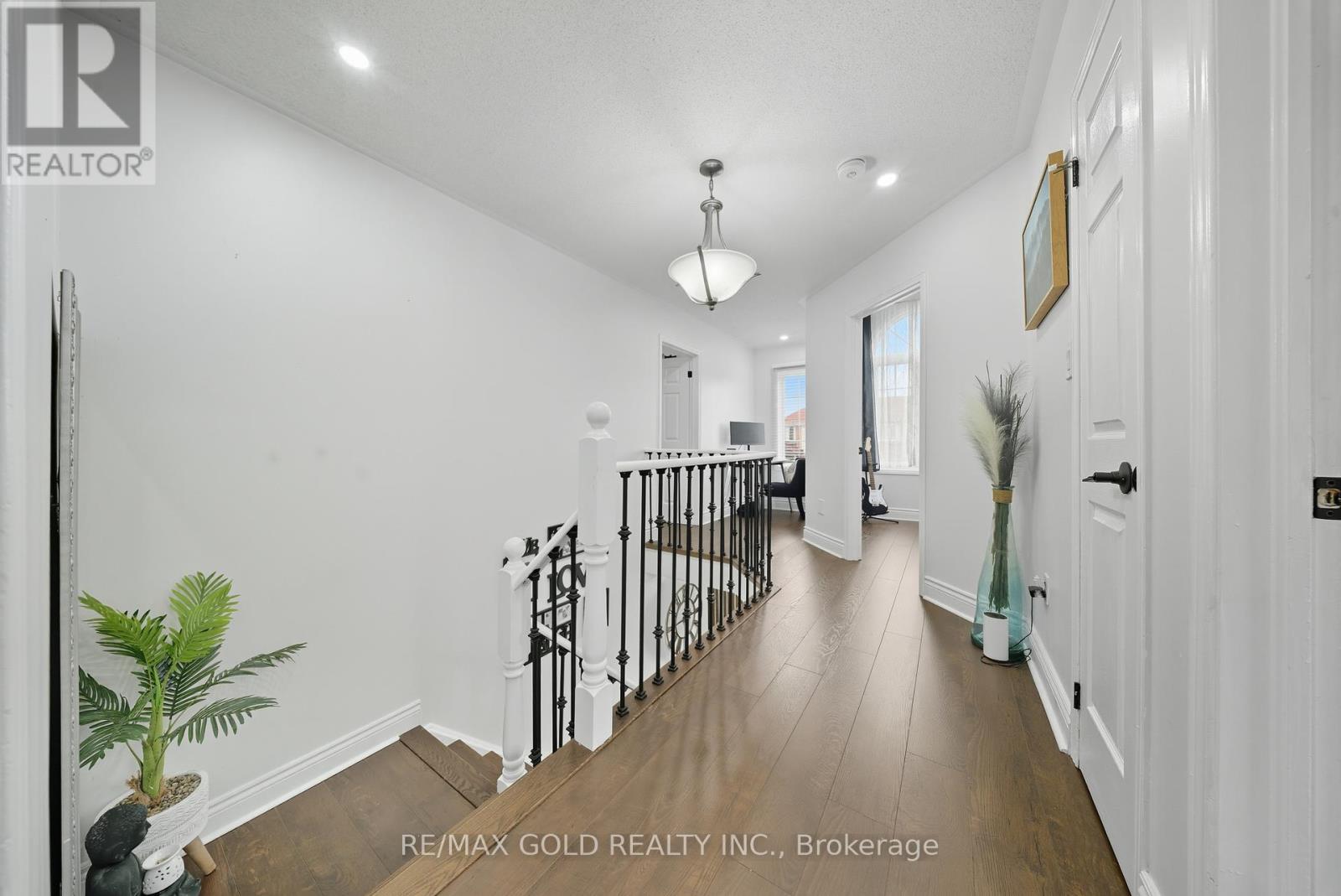 11 Flatlands Way, Brampton, Ontario  L6R 2B5 - Photo 11 - W12421393