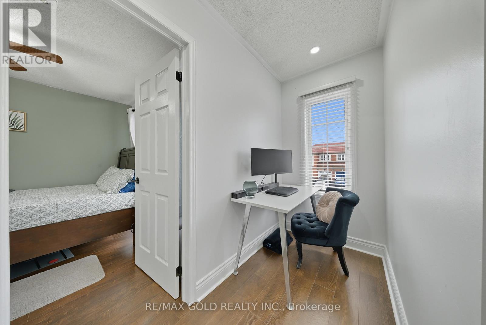 11 Flatlands Way, Brampton, Ontario  L6R 2B5 - Photo 13 - W12421393