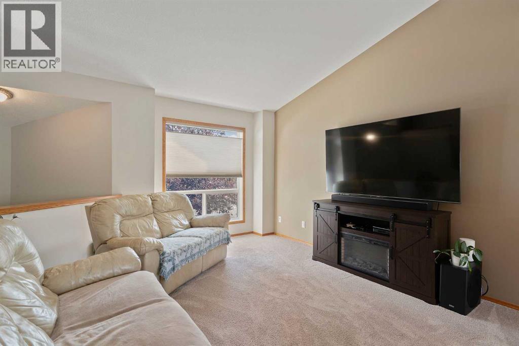 65 Canoe Circle Sw, Airdrie, Alberta  T4B 2L6 - Photo 3 - A2256242