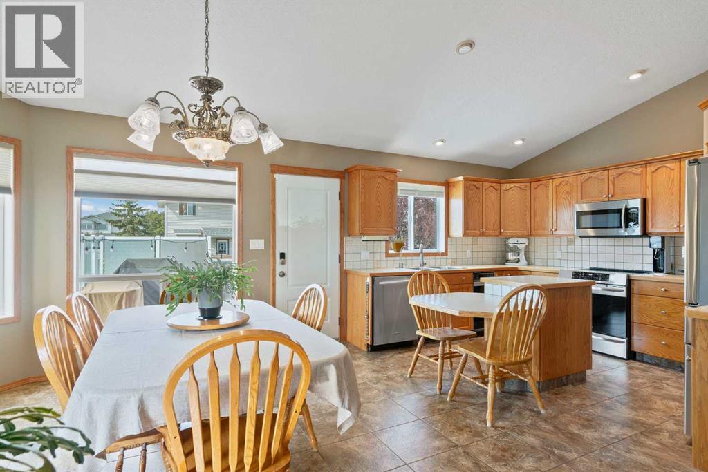 65 Canoe Circle Sw, Airdrie, Alberta  T4B 2L6 - Photo 8 - A2256242