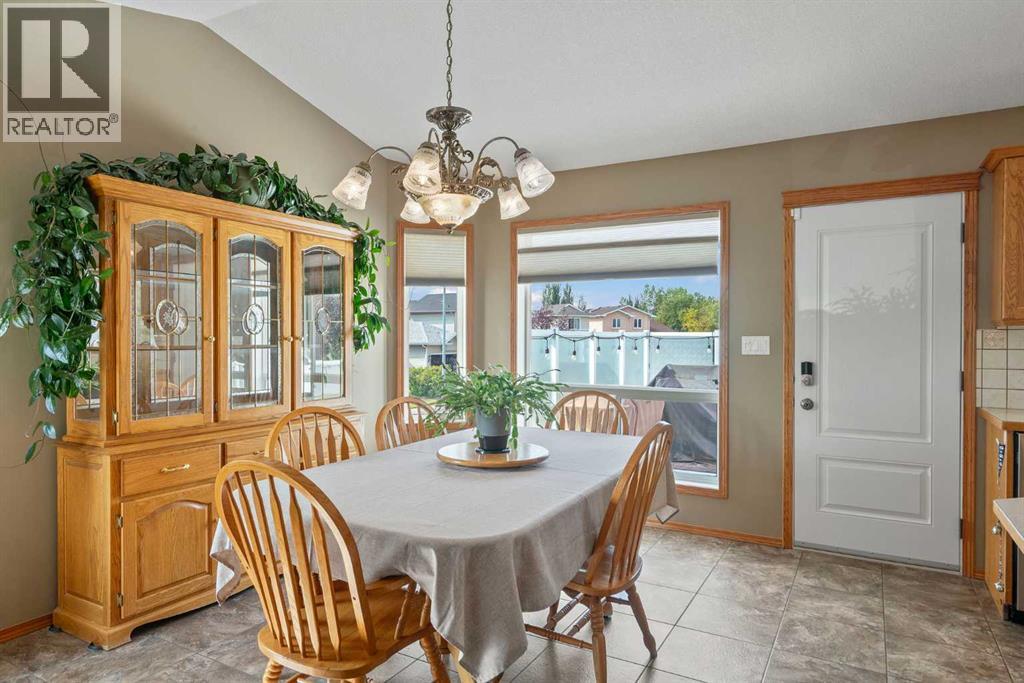 65 Canoe Circle Sw, Airdrie, Alberta  T4B 2L6 - Photo 7 - A2256242