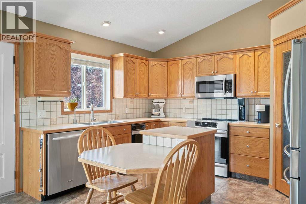 65 Canoe Circle Sw, Airdrie, Alberta  T4B 2L6 - Photo 9 - A2256242