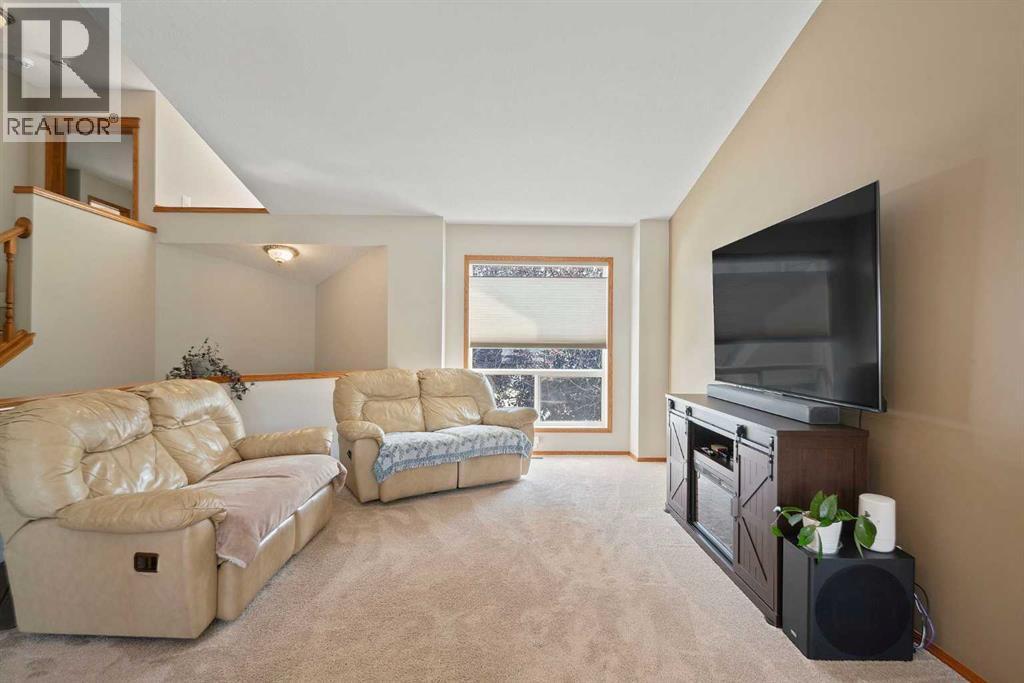 65 Canoe Circle Sw, Airdrie, Alberta  T4B 2L6 - Photo 4 - A2256242