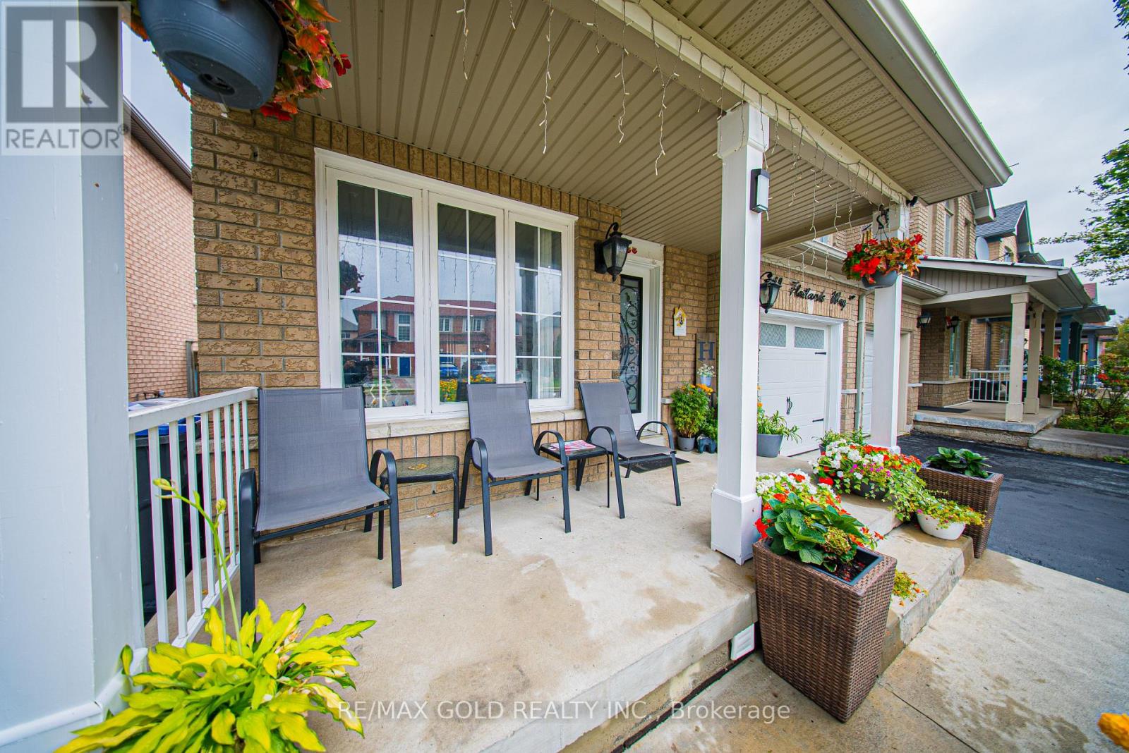 11 Flatlands Way, Brampton, Ontario  L6R 2B5 - Photo 4 - W12421393
