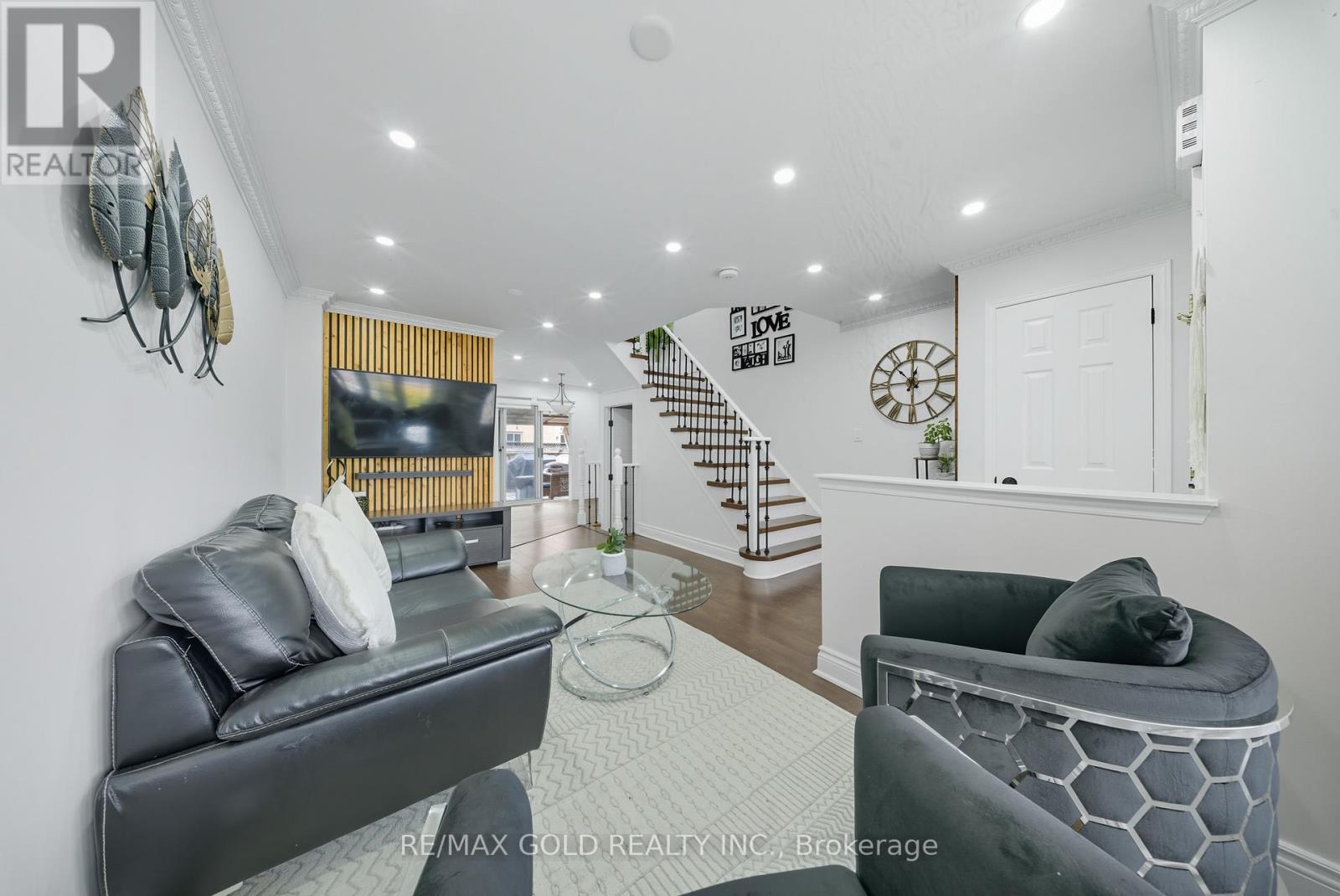 11 Flatlands Way, Brampton, Ontario  L6R 2B5 - Photo 8 - W12421393