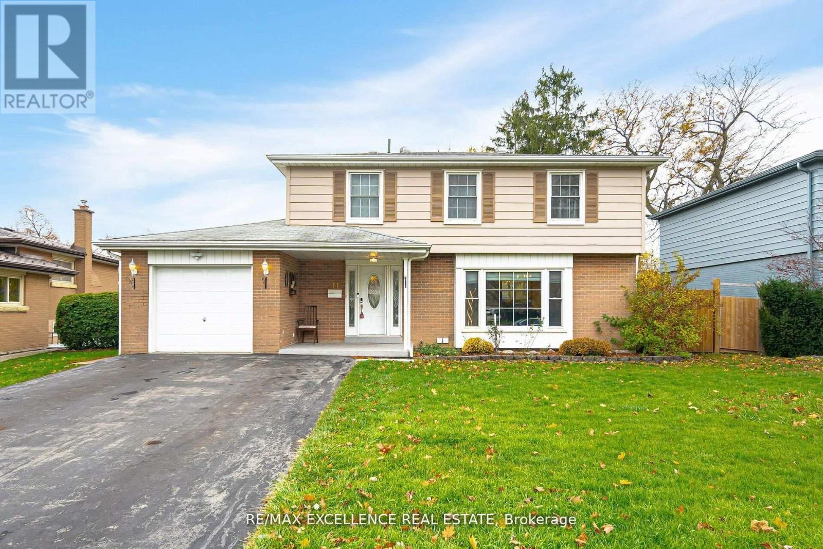 11 CRAWLEY DRIVE, Brampton, Ontario