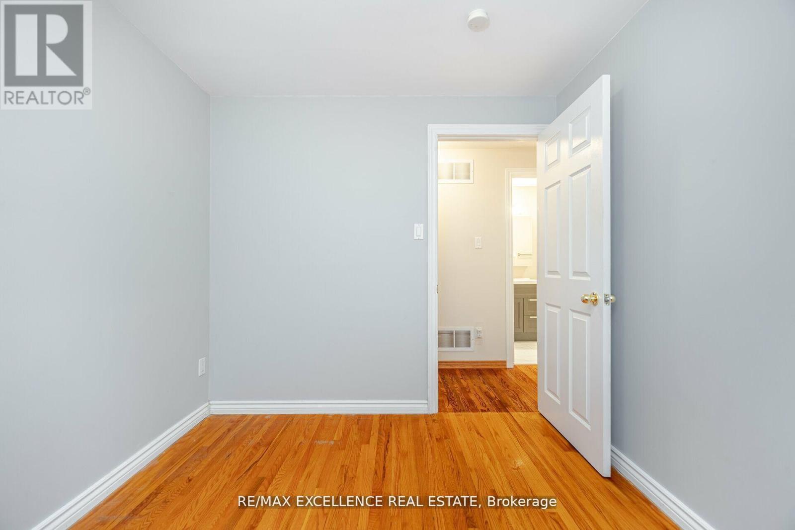 11 Crawley Drive, Brampton (Avondale), Ontario  L6T 2R6 - Photo 27 - W12422184
