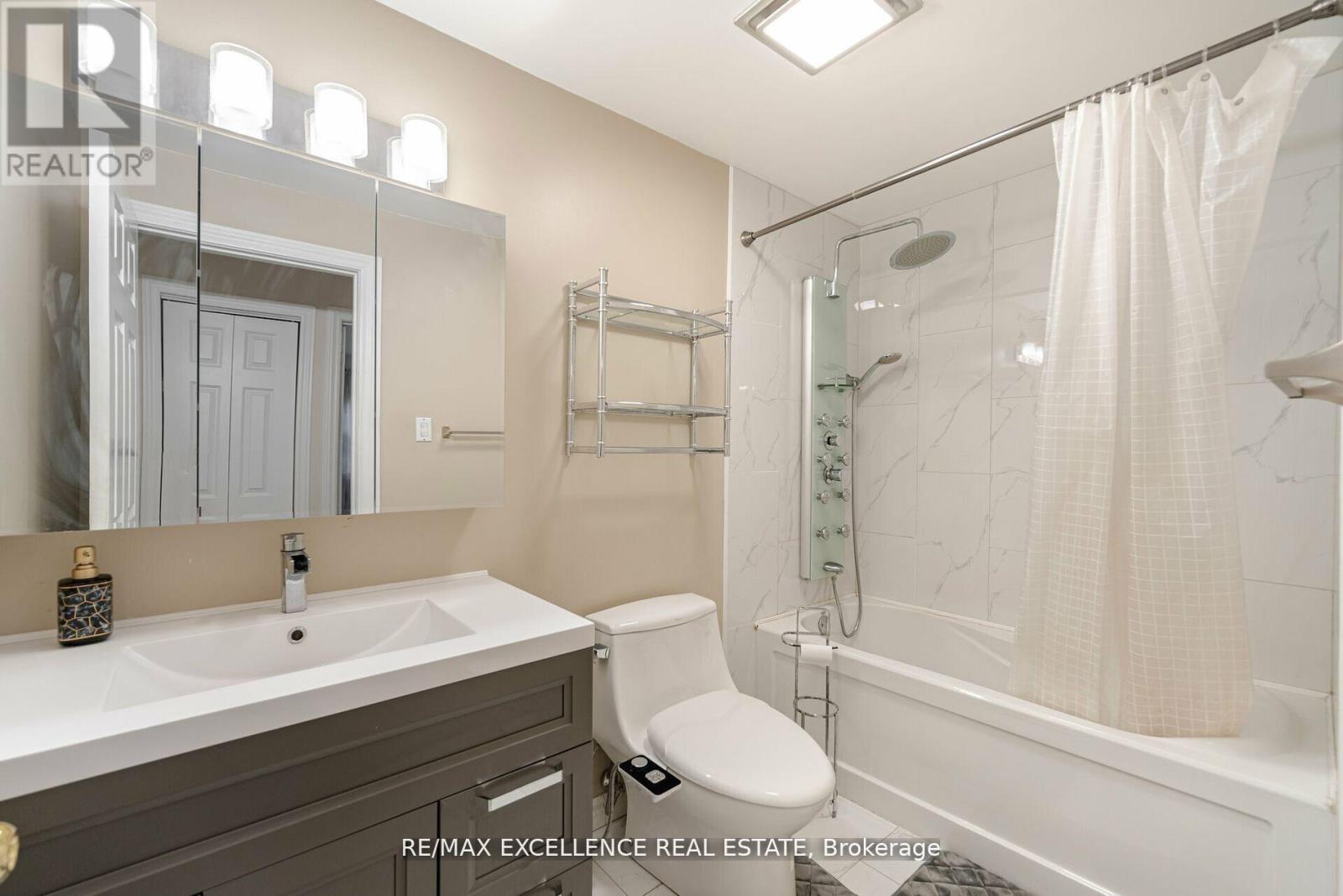 11 Crawley Drive, Brampton (Avondale), Ontario  L6T 2R6 - Photo 28 - W12422184