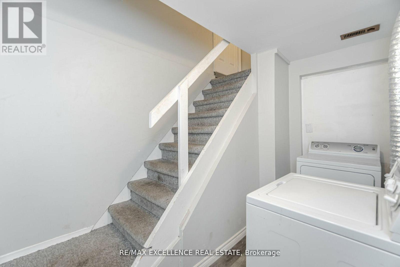 11 Crawley Drive, Brampton (Avondale), Ontario  L6T 2R6 - Photo 29 - W12422184