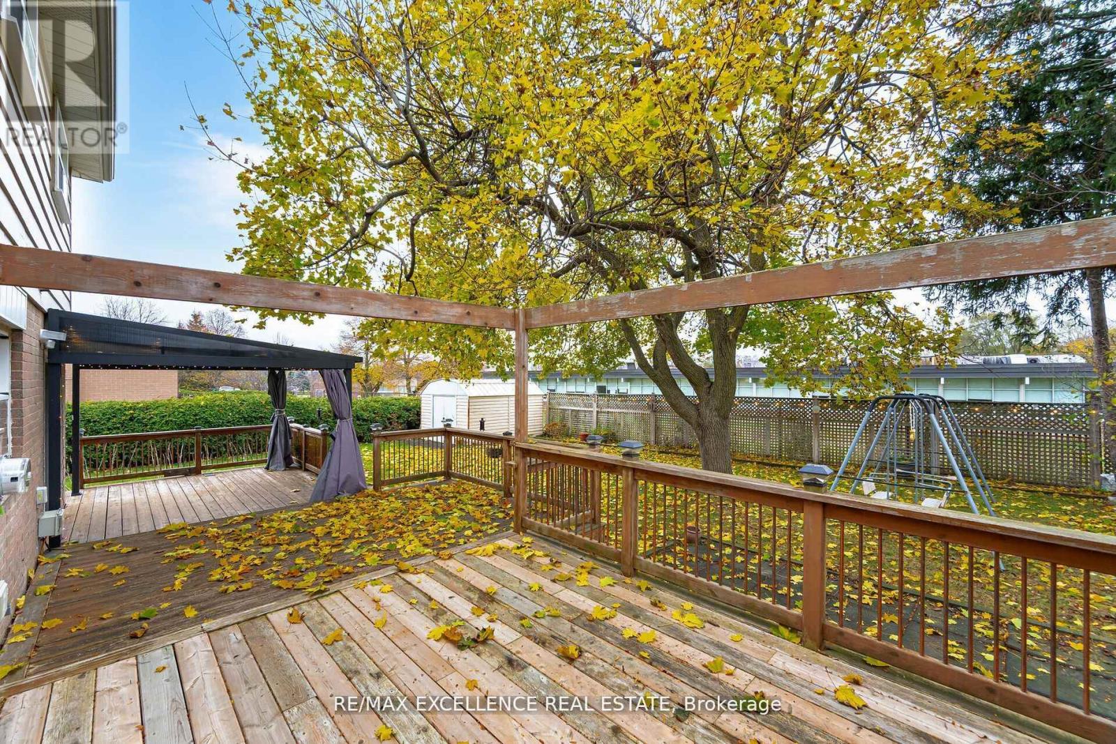 11 Crawley Drive, Brampton (Avondale), Ontario  L6T 2R6 - Photo 38 - W12422184