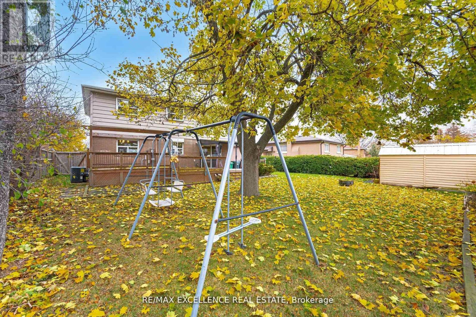 11 Crawley Drive, Brampton (Avondale), Ontario  L6T 2R6 - Photo 40 - W12422184