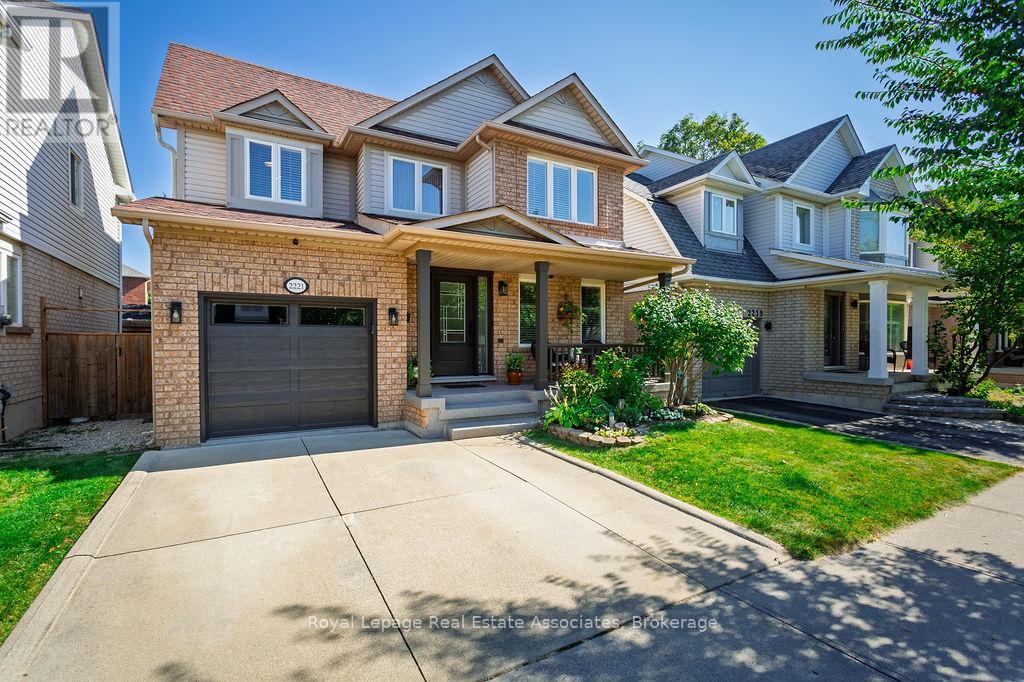 2221 BLUEGRASS LANE, Burlington, Ontario