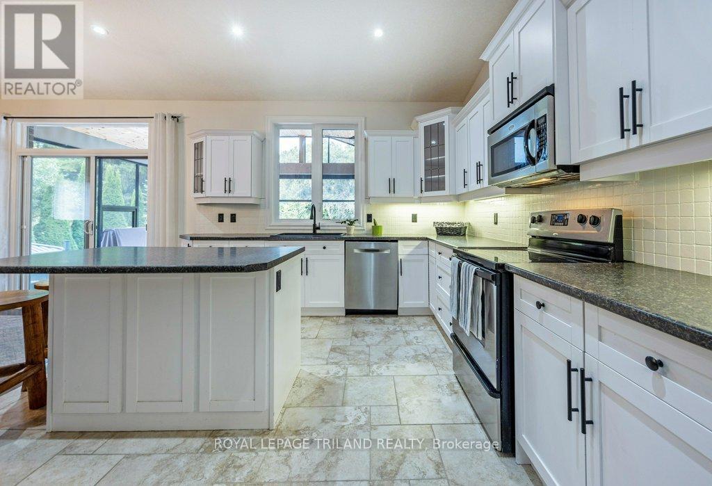 139 Skyline Avenue, London North, Ontario  N5X 0A3 - Photo 13 - X12422339