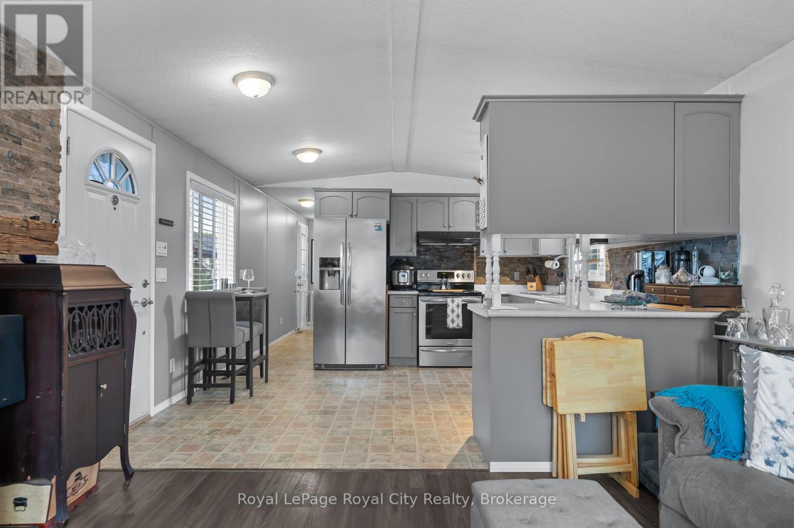6 Water (Pvt) Street, Puslinch, Ontario  N1H 6H9 - Photo 13 - X12422338