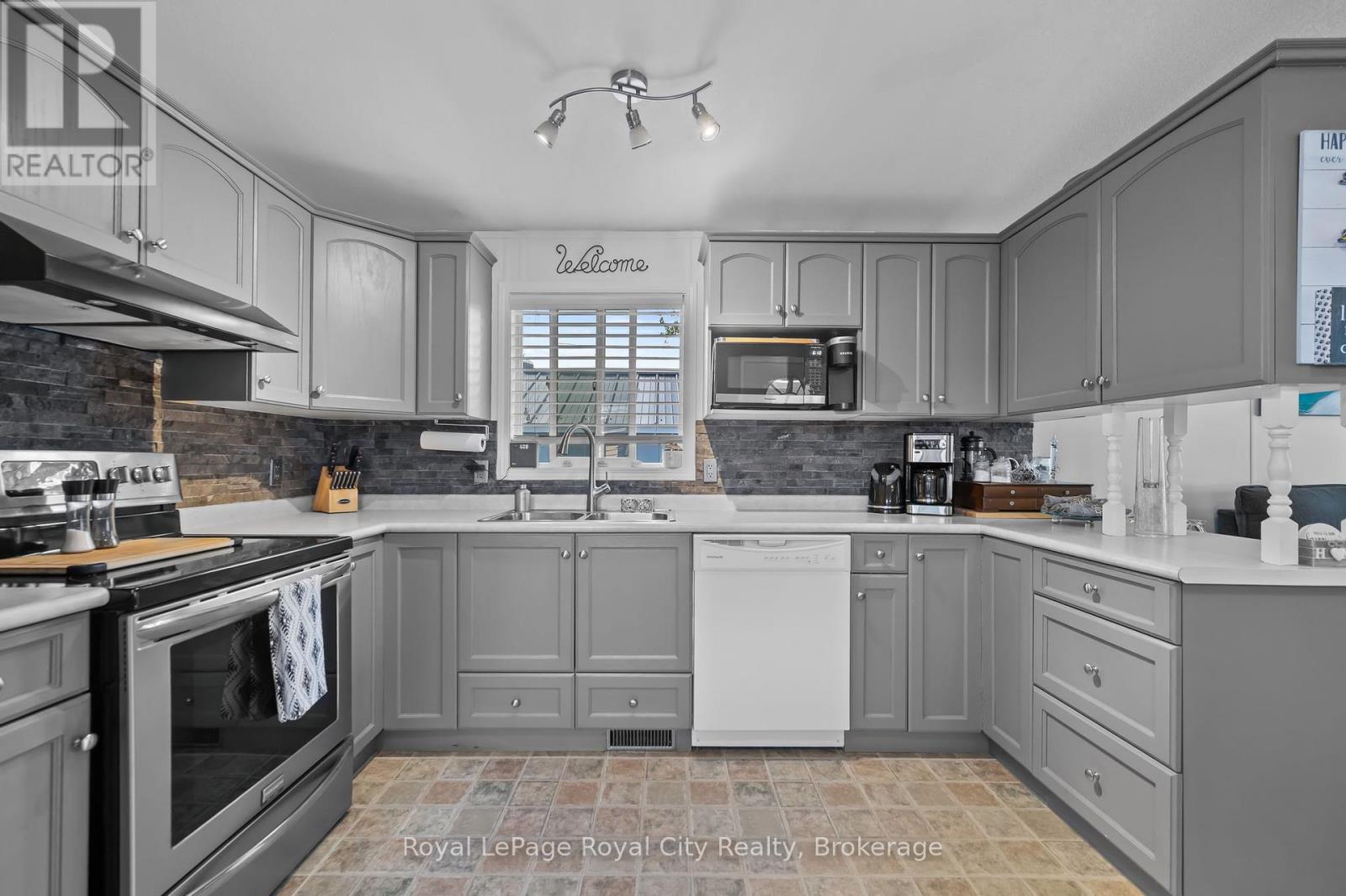 6 Water (Pvt) Street, Puslinch, Ontario  N1H 6H9 - Photo 6 - X12422338