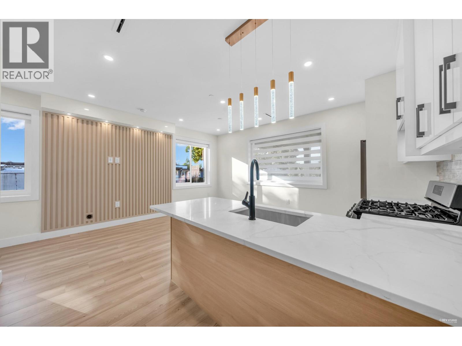 1 2703 EAST 3RD AVENUE, Vancouver, British Columbia