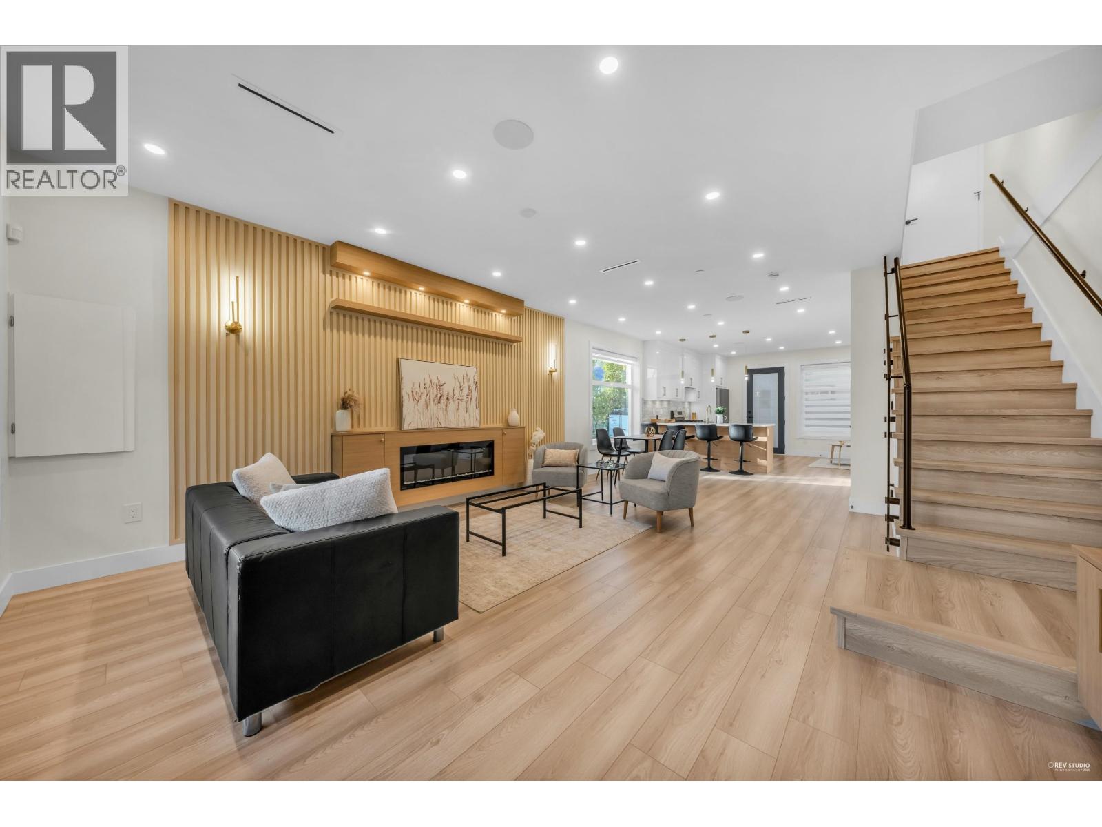 1 2705 EAST 3RD AVENUE, Vancouver, British Columbia