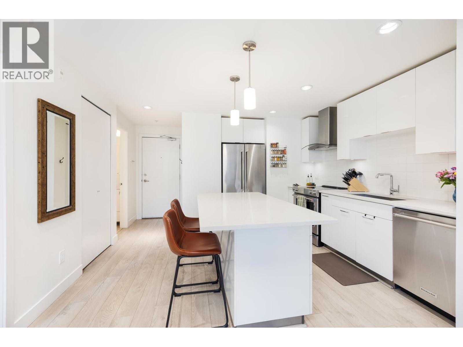 213 719 W 3rd Street, North Vancouver, British Columbia  V7M 0E7 - Photo 5 - R3051372
