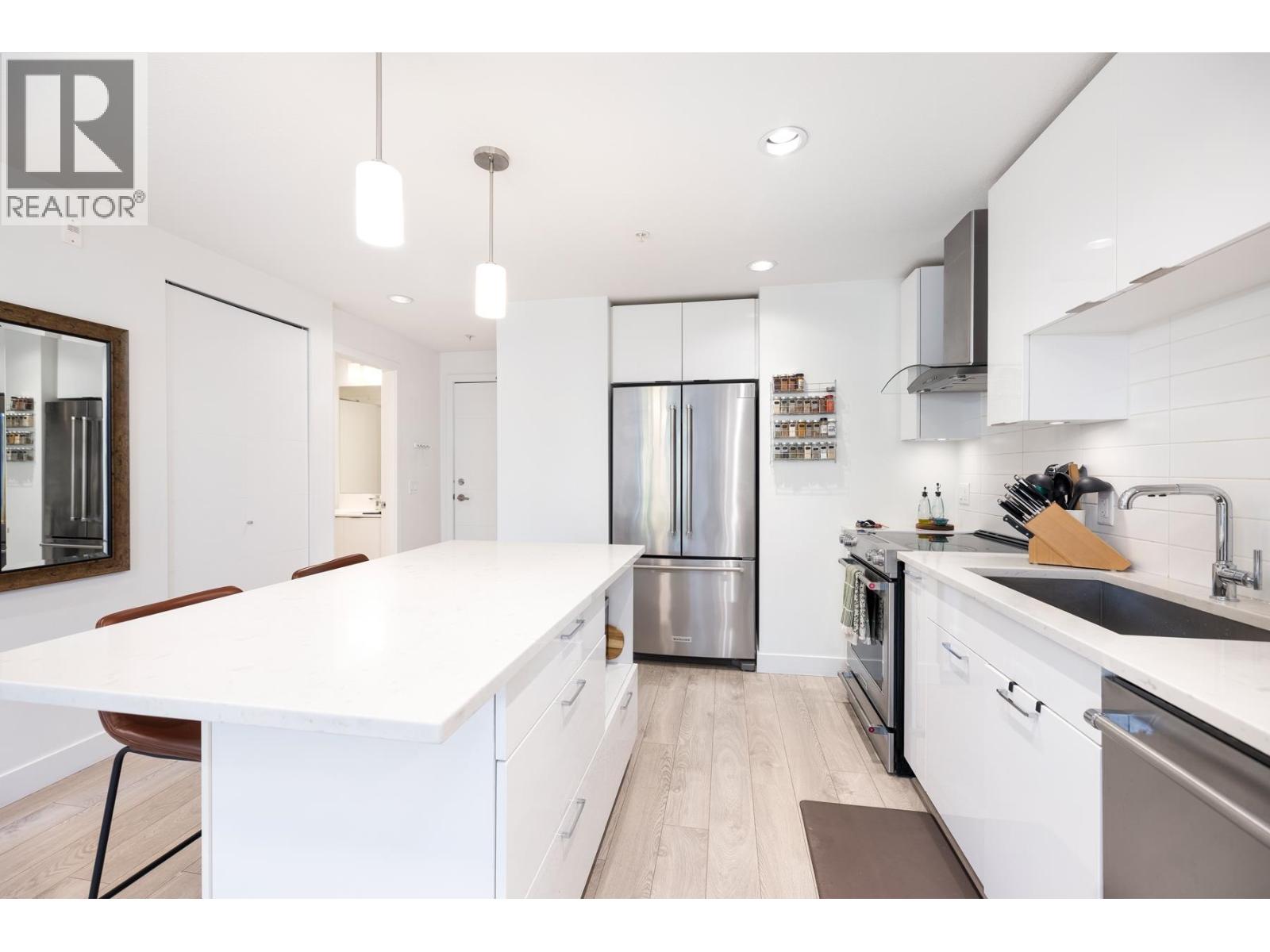 213 719 W 3rd Street, North Vancouver, British Columbia  V7M 0E7 - Photo 6 - R3051372