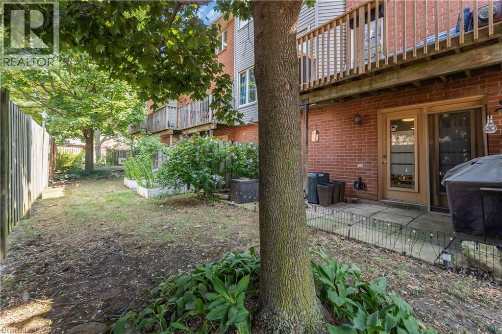 72 Stonechurch Road W Unit# 37, Hamilton, Ontario  L9B 2H6 - Photo 37 - 40772971