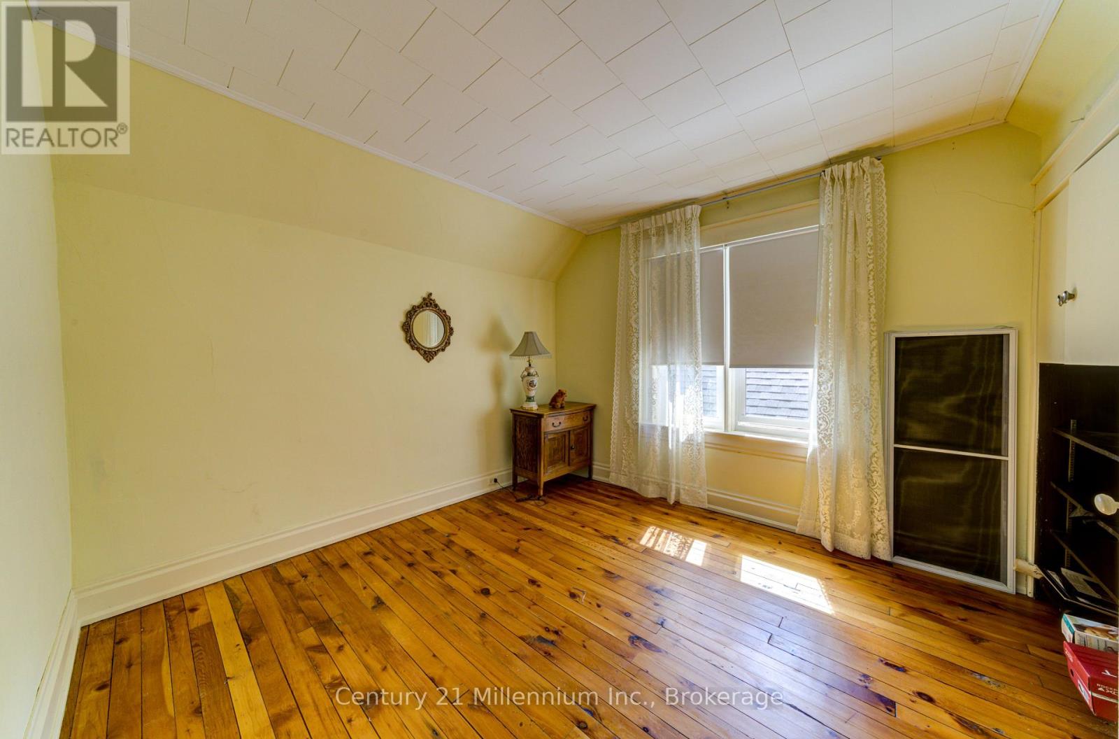 47 Pearson Street, Meaford, Ontario  N4L 1K7 - Photo 22 - X12380596