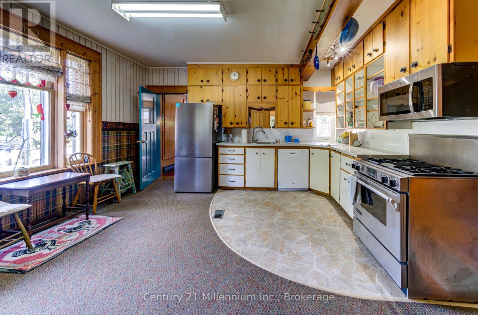 47 Pearson Street, Meaford, Ontario  N4L 1K7 - Photo 14 - X12380596