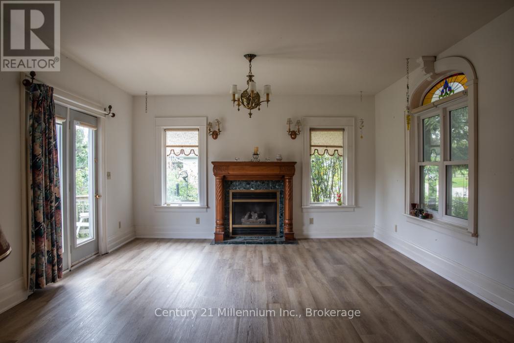 47 Pearson Street, Meaford, Ontario  N4L 1K7 - Photo 11 - X12380596