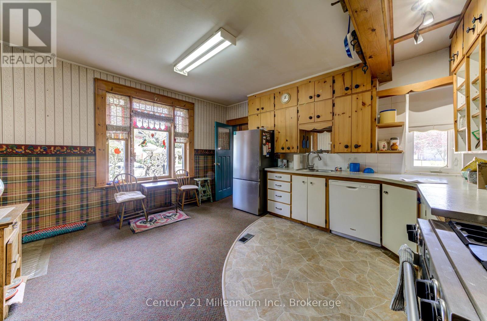 47 Pearson Street, Meaford, Ontario  N4L 1K7 - Photo 13 - X12380596